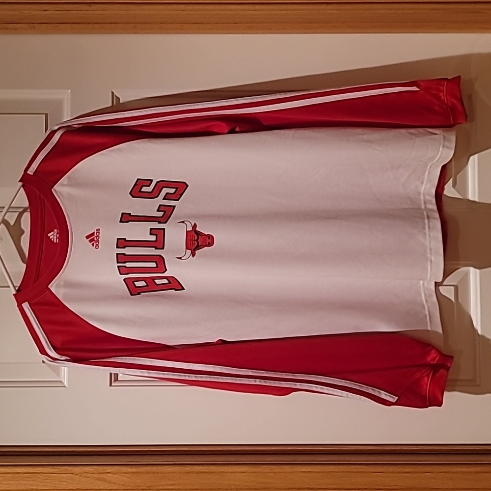Mens Adidas Chicago Bulls Large shirt